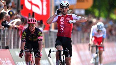 Benjamin Thomas wins Giro stage five after breakaway holds off peloton