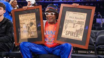 Spike Lee arrives with gifts for Reggie Miller's MSG return - ESPN