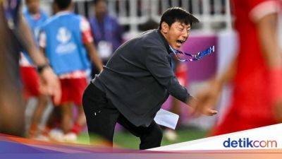 Indonesia Vs Guinea: Shin Tae-yong Dihukum Kartu Merah - sport.detik.com - Indonesia - Guinea