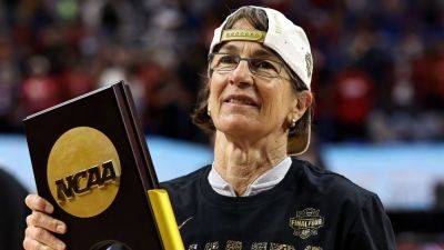 Stanford to name court after retired coach Tara VanDerveer - ESPN