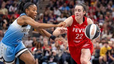 Andy Lyons - Caitlin Clark - Kelsey Mitchell - Angel Reese - Caitlin Clark gets win in first matchup against college rival Angel Reese as Fever edge Sky - foxnews.com - state Indiana