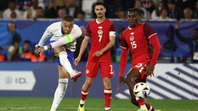 International round-up: France stutter against Canada