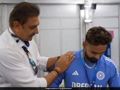 "Teary Eyed...": Ravi Shastri Gets Emotional As He Presents 'Best Fielder' Award To Rishabh Pant