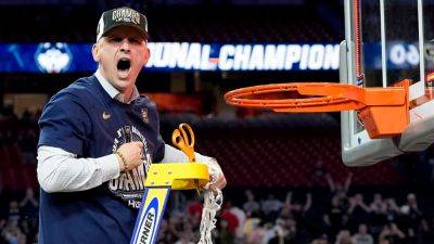 Sarah Stier - Dan Hurley - Jesse D.Garrabrant - Darvin Ham - Dan Hurley turns down lucrative Lakers offer to stay with UConn: report - foxnews.com - Los Angeles - state California - state Pennsylvania - county Wells - state Connecticut