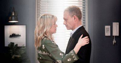 Coronation Street's Nick and Toyah lock lips in affair twist as star says it's 'out of the blue'