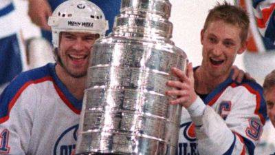 Stanley Cup - Wayne Gretzky - From golden years to decades of darkness, Oilers history has become Edmonton's story - cbc.ca - Los Angeles - county Stanley