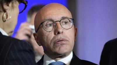 French centre-right leader Ciotti calls for pact with far right in surprise move