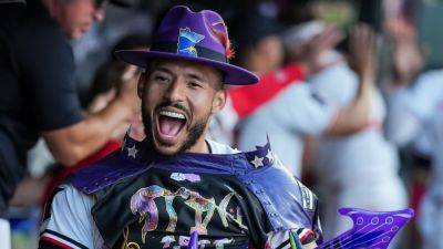 Twins' Carlos Correa rocks out in post-homer homage to Prince - ESPN
