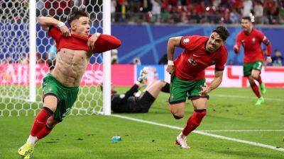 Portugal fight back to catch Czechs in injury-time