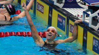 Kaylee Mackeown - American Regan Smith sets world record in 100-metre backstroke at U.S. Olympic trials - cbc.ca - Usa - Australia - county Smith