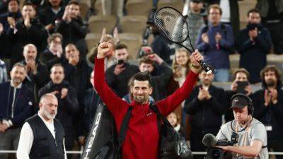 Lorenzo Musetti - Djokovic credits crowd with getting him through French Open late, late show - channelnewsasia.com - France - Serbia - Italy