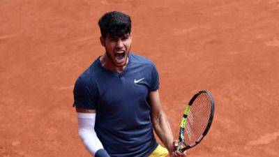 Alcaraz glides past Auger-Aliassime into French Open quarter-finals