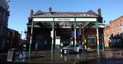 Police arrest two men after 'disturbance' outside busy train station - manchestereveningnews.co.uk