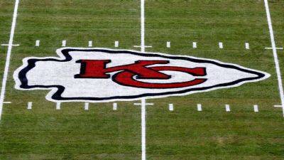 Kansas governor signs to offer Chiefs, Royals stadium help - ESPN