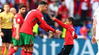 Euro 2024 Portugal game stopped by Cristiano Ronaldo fans - ESPN