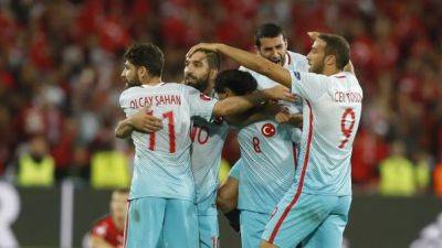 Turkey have advantage in battle with Czechs for knockout place