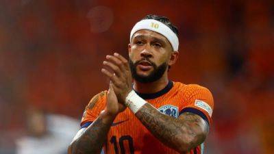 Out-of-form Depay gets vote of confidence from his coach