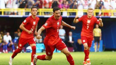 Maignan mocks Lewandowski penalty style and IFAB rules