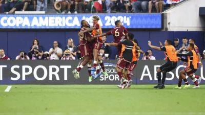 Rondon sends Venezuela into Copa quarters with win over Mexico