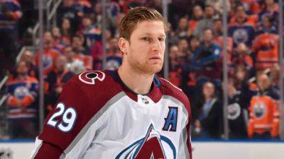 Avalanche's MacKinnon captures Hart and Lindsay awards as league's top player