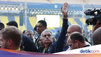 Jose Mourinho - Kata-kata Membara Jose Mourinho Gabung ke Fenerbahce - sport.detik.com - Jersey