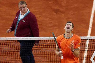 WATCH | Wild scenes as Hubert Hurkacz requests umpire switch in French Open loss