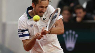 Daniil Medvedev Knocked Out In French Open Fourth Round By Alex de Minaur