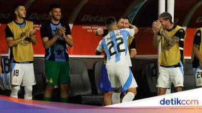 Lionel Messi - Copa America - Lautaro Martinez - Pelukan Terima Kasih Lautaro Martinez untuk Messi - sport.detik.com - Argentina - Peru - Guatemala