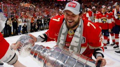 Aleksander Barkov - Sergei Bobrovsky - Panthers celebrate Stanley Cup with parade and rally - ESPN - espn.com - county Lauderdale