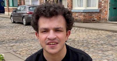 Coronation Street's Alex Bain supported by co-stars as he declares 'end of an era' after taxi exit