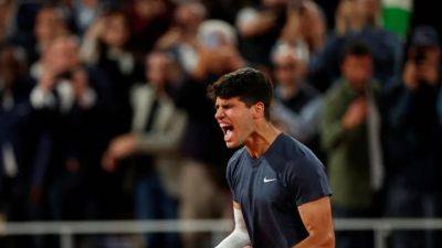 Carlos Alcaraz - Roland Garros - Jannik Sinner - Alcaraz steamrolls Tsitsipas to book Sinner semi-final at French Open - channelnewsasia.com - France - Spain - Greece