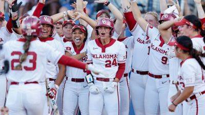 Oklahoma tops Texas in Game 1 of Women's College World Series - ESPN