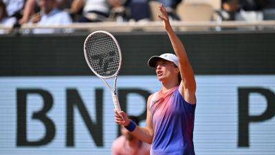 Iga Swiatek - Roland Garros - Justine Henin - Jasmine Paolini - Iga Swiatek overwhelms Coco Gauff to reach French Open final - ESPN - espn.com - Russia - France - Italy - Usa