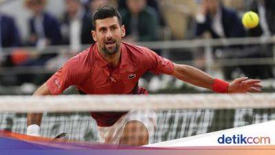 Djokovic Operasi Lutut, Bakal Lewatkan Wimbledon?