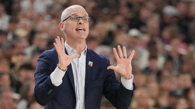 Hawks' Mike Brey discusses why it'd be 'hard' for Dan Hurley to leave UConn for Lakers