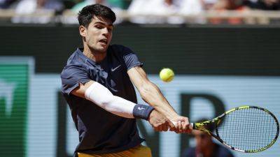 Carlos Alcaraz prevails in cramp contest against Jannik Sinner at French Open