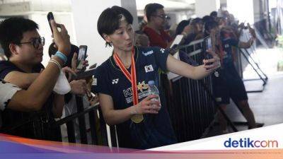 Baek/Lee Sapa Penggemar Usai Juara Indonesia Open 2024