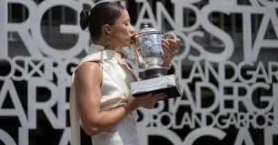 Iga Swiatek - Roland Garros - Elina Svitolina - Jasmine Paolini - Iga Swiatek plays down chances of adding Wimbledon title to French Open crowns - breakingnews.ie - France