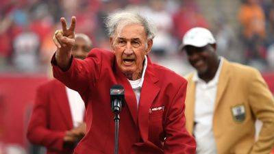 Coaching legend Monte Kiffin, Lane's father, dies at 84