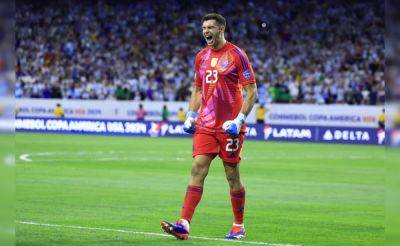 Lionel Messi - Emiliano Martinez - Nicolas Otamendi - Felix Sanchez - Emiliano Martinez Saves Lionel Messi Blushes As Argentina Beat Ecuador To Reach Copa America Semis - sports.ndtv.com - Qatar - France - Colombia - Argentina - Canada - Venezuela - Chile - Ecuador