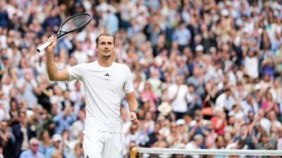 Emma Raducanu - Denis Shapovalov - Andy Murray - Carlos Alcaraz - Alexander Zverev - Cameron Norrie - Ugo Humbert - Pep Guardiola - Brandon Nakashima - Alexander Zverev overcomes knee issue to win at Wimbledon - ESPN - espn.com - Britain - Germany - Usa