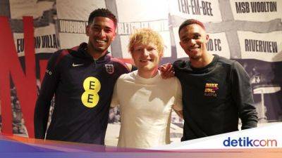 Jude Bellingham - Harry Kane - Gareth Southgate - Ed Sheeran - Timnas Inggris - Euro 2024: Ed Sheeran Sambangi Kamp Inggris, Nyanyi buat Tiga Singa - sport.detik.com - Switzerland - Slovakia