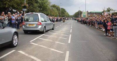 Andy Burnham - Kevin Sinfield - Thousands line streets in final heartbreaking farewell to rugby league legend Rob Burrow - manchestereveningnews.co.uk - Britain - county Prince William