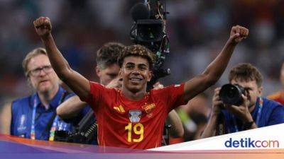Dani Olmo - Jules Kounde - Randal Kolo Muani - Yamal Rayakan Ultah ke-17 dengan Lolos ke Final Euro 2024 - sport.detik.com