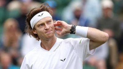 Andrey Rublev - Russian tennis star Andrey Rublev smashes racquet against knee several times during Wimbledon loss - foxnews.com - Russia - Argentina