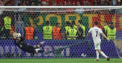 Cristiano Ronaldo - Jan Oblak - Benjamin Sesko - Diogo Costa - Portugal reach Euro quarter-finals after shootout win over Slovenia - breakingnews.ie - France - Portugal - Slovenia