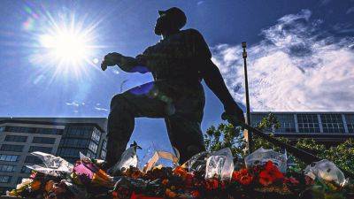 Rob Manfred - Reggie Jackson - Barry Bonds - Dusty Baker - Willie Mays honored at public memorial service in San Francisco - foxnews.com - Usa - New York - San Francisco - North Korea - state Arkansas