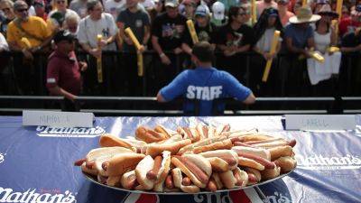 Pat Bertoletti crowned hot dog eating champion amid Joey Chestnut's absence - foxnews.com - Usa - New York - state Indiana - county El Paso - county Island
