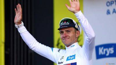 Toby Davis - Julien Pretot - Tadej Pogacar - Jonas Vingegaard - Evenepoel wins Tour time trial, Pogacar retains yellow jersey - channelnewsasia.com - France - Belgium - Denmark - Slovenia