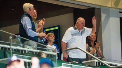 Bobby Cox given ovation in rare visit to Braves' Truist Park - ESPN